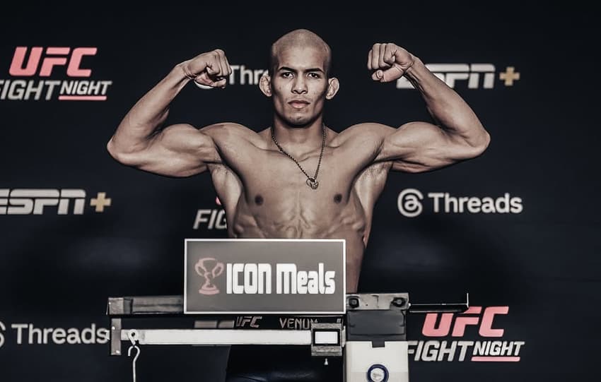 Matheus Camilo em pesagem no UFC (Foto: Reprodução/Instagram: @matheuscamilomma)