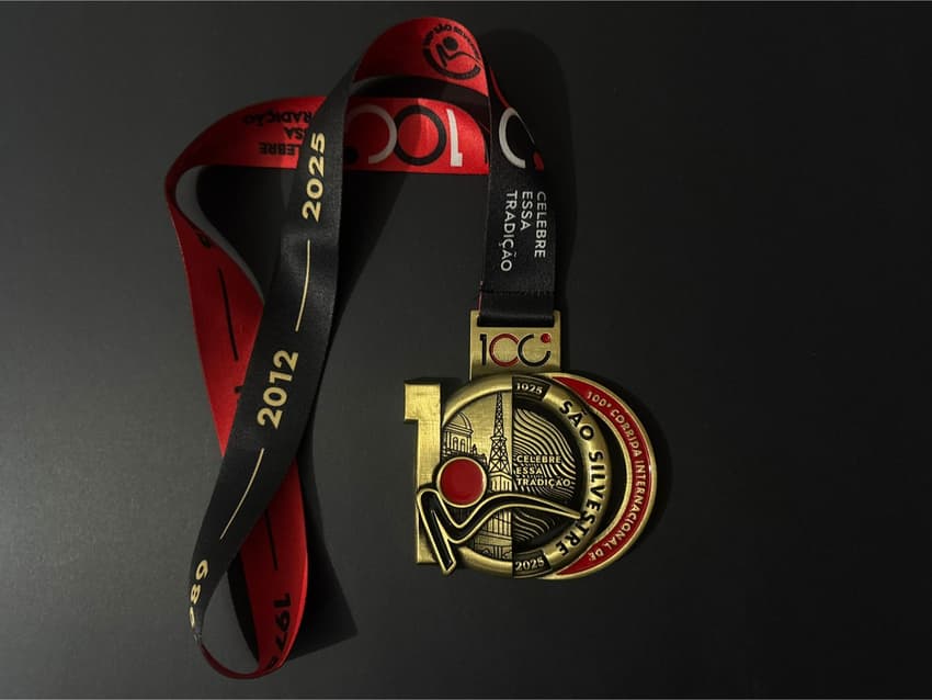 Medalha da 100ª São Silvestre (Foto: Divulgação / 100ª Corrida Internacional de São Silvestre 2025)