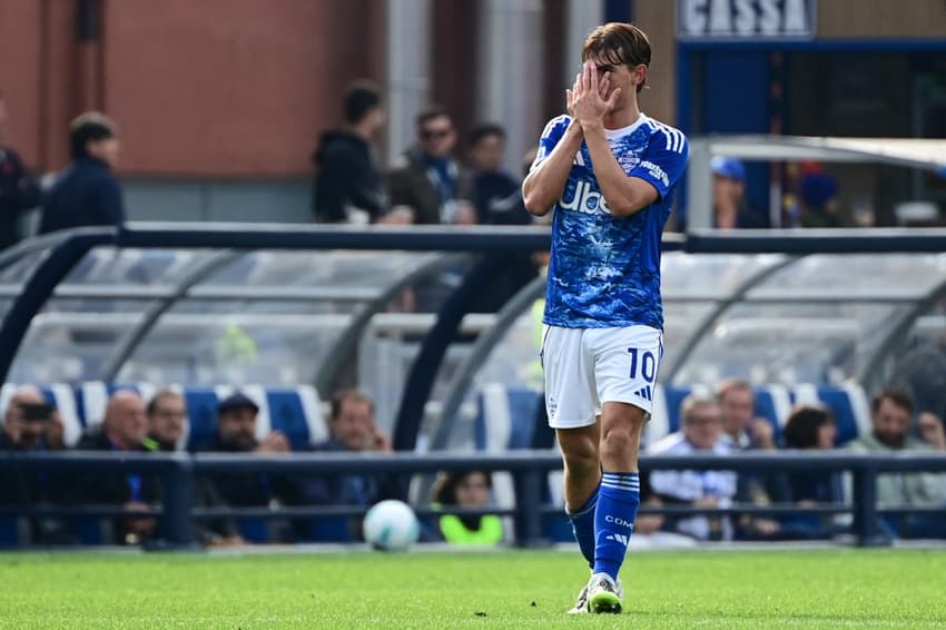 Real Madrid: Nico Paz, do Como, comemora após marcar o segundo gol de sua equipe na partida contra a Juventus (Foto: Piero Cruciatti/AFP)
