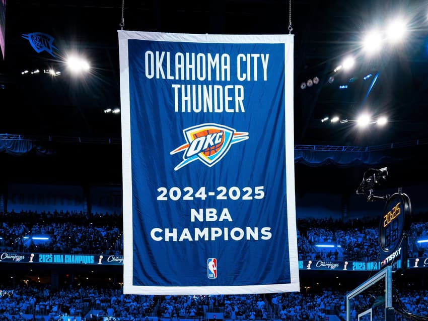 Banner de campeão da NBA do Oklahoma City Thunder (Foto: Reprodução/X/OKC)