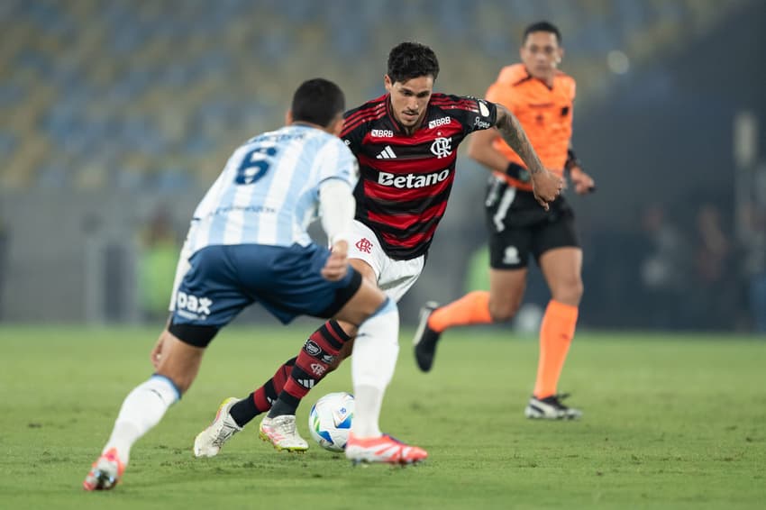 Pedro em Flamengo x Racing (Foto: Jorge Rodrigues/AGIF)