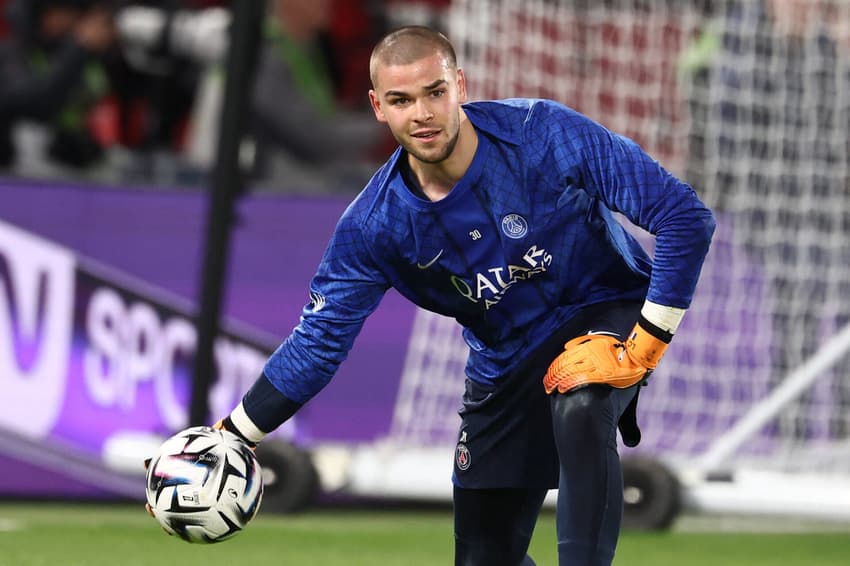PSG Lucas Chevalier goleiro