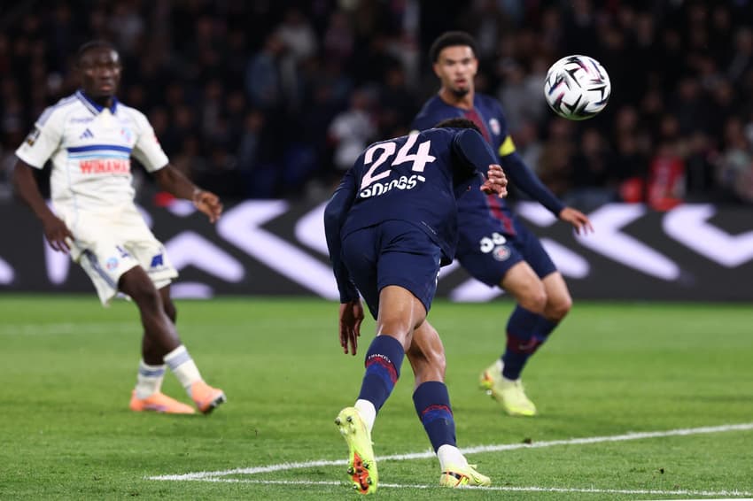 Pela Ligue 1, PSG e Strasbourg empataram por 3 a 3 (Foto: FRANCK FIFE / AFP)
