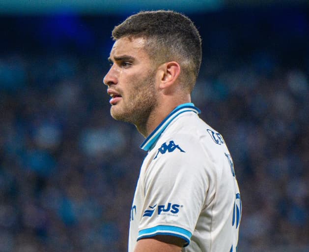 Elías Torres com a camisa do Racing (Foto: Divulgação/Racing)