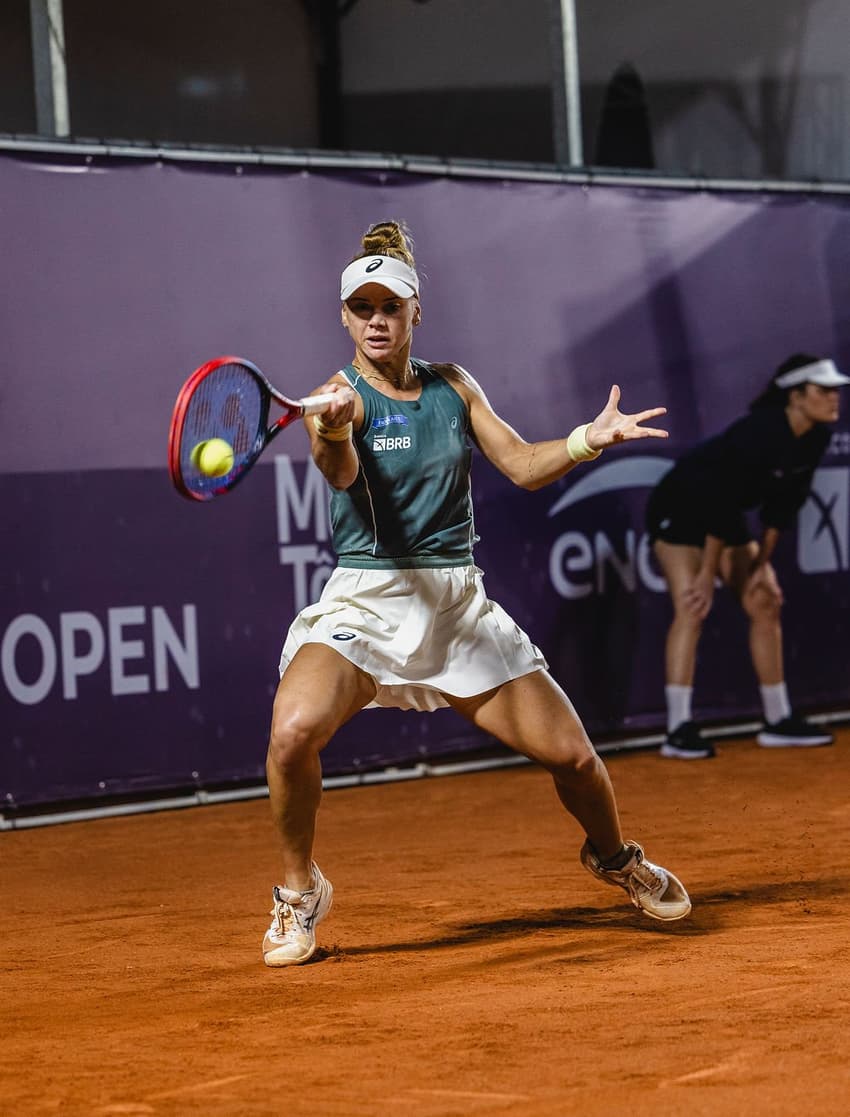 Laura Pigossi em ação no Rio Ladies Open, na Barra da Tijuca (Foto: Felipe Figueiredo/Divulgação)