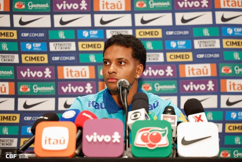 Rodrygo, atacante do Real Madrid, durante coletiva da seleção brasileira (Foto: Rafael Ribeiro/CBF)