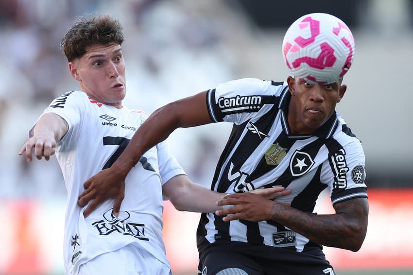 Danilo voltou a jogar pelo Botafogo após mais de 40 dias de fora