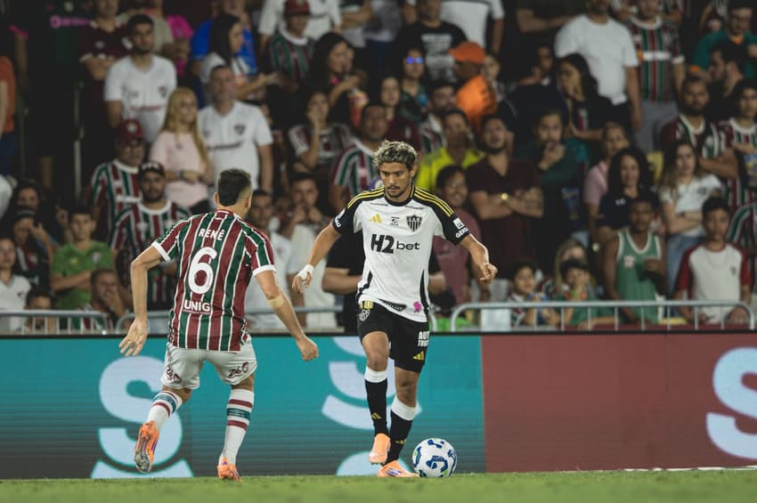 Scarpa em campo após entrar no segundo tempo (Foto: Pedro Souza)