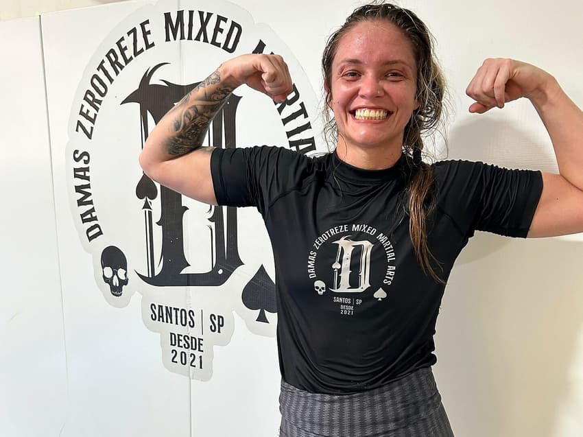 Tainara Lisboa em treino antes de luta no UFC.