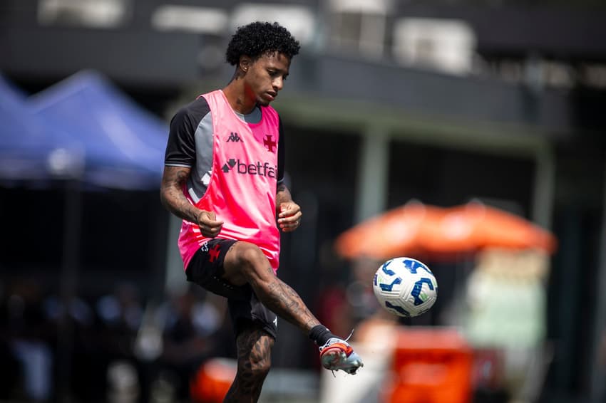 Tchê Tchê em treino do Vasco no CT Moacyr Barbosa