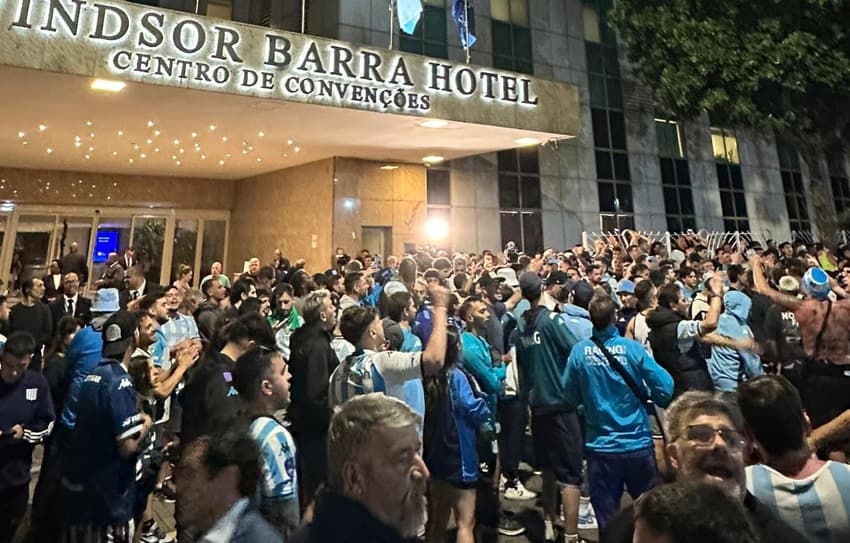 Torcedores do Racing no Rio de Janeiro (Foto: Lucas Bayer/Lance!)