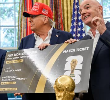 Donald Trump e Gianni Infantino, durante evento na Casa Branca sobre a Copa do Mundo