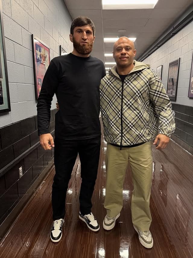 Ankalaev com Ali Abdelaziz (Foto: Reprodução Instagram Ali Abdelaziz)