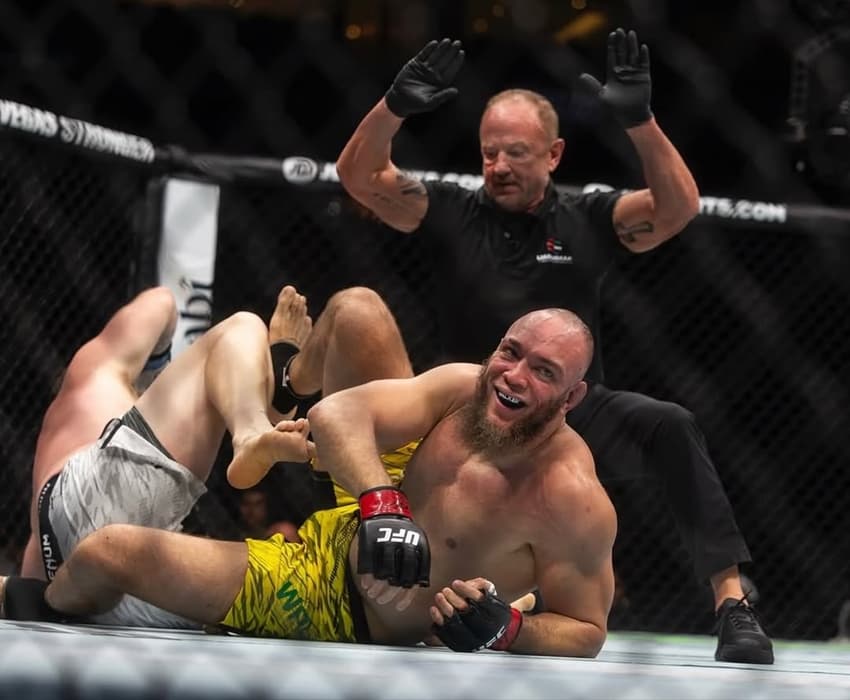 Valter Walker venceu inglês Louie Sutherland no UFC 321 (Foto: Reprodução/Instagram: @valterwalkerufc)