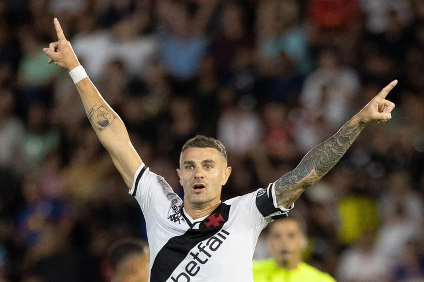 Vegetti comemora gol do Vasco diante do Bragantino (Foto: Joisel Amaral/AGIF)