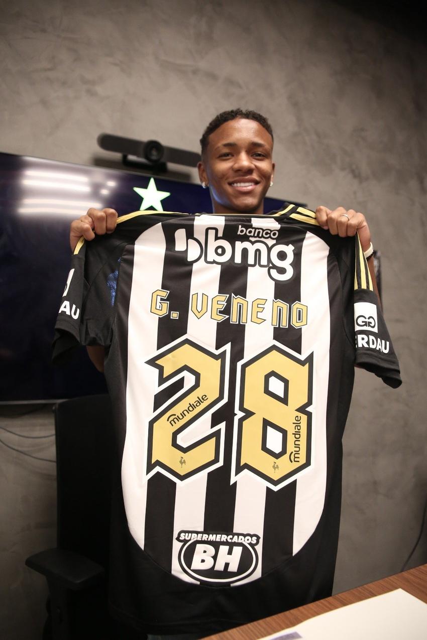 Gabriel Veneno assinou primeiro contrato profissional em julho (Foto: Pedro Souza / Atlético) 
