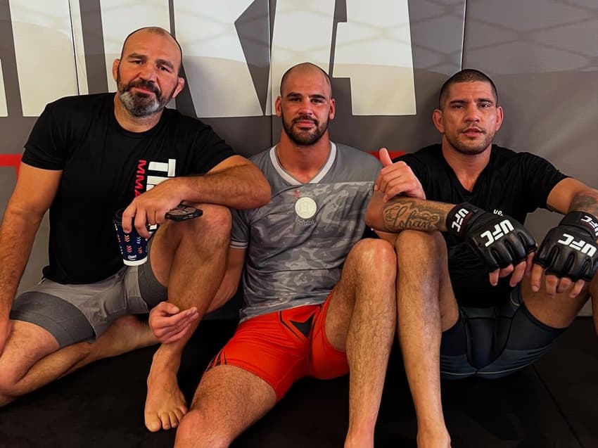 Glover Teixeira, Yousri Belgaroui e Alex Poatan em treino (Foto: Reprodução/Instagram: @yousriofficial)