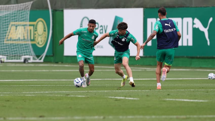 Jogadores do Palmeiras durante treinamento na Academia de Futebol (Foto: Cesar Greco/Palmeiras/by Canon)