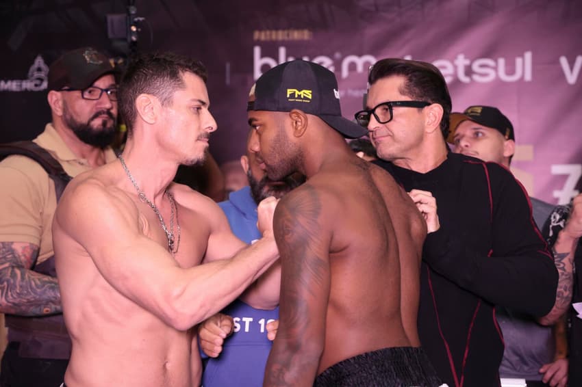 SAO PAULO (SP), 31/10/2025-ENCARADA/FIGTH/MUSIC/SHOW- Os atletas Davi Britoo e Sacha Bali , durante pesagem e encarada oficial dos atletas do Fight Music Show, o maior evento de lutas de influenciadores da America Latina, o evento ocorre no Mercadao Municipal regiao central da cidade de Sao Paulo, nesta sexta-feira, 31 de Outubro de 2025. (Foto: Leco Viana/Thenews2/Gazeta Press) Thenews2/Thenews2