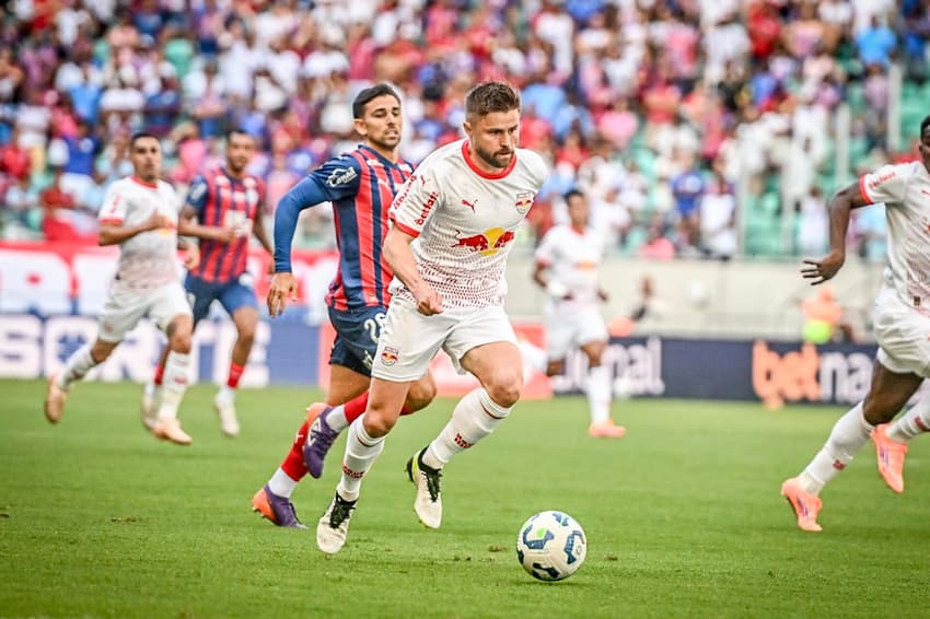 Sasha em ação em Bahia x Bragantino (Foto: Fillipe Alves/Agência F8/Gazeta Press)