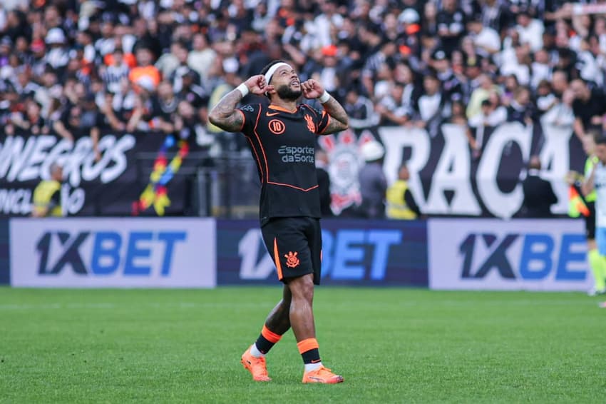 Memphis marcou o segundo gol do Corinthians (Foto: Fabiano Martins/Agência F8/Gazeta Press)