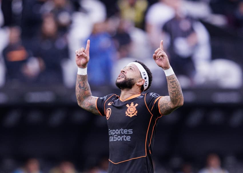 Memphis foi decisivo na vitória do Corinthians (Foto: Vilmar Bannach/Gazeta Press)
