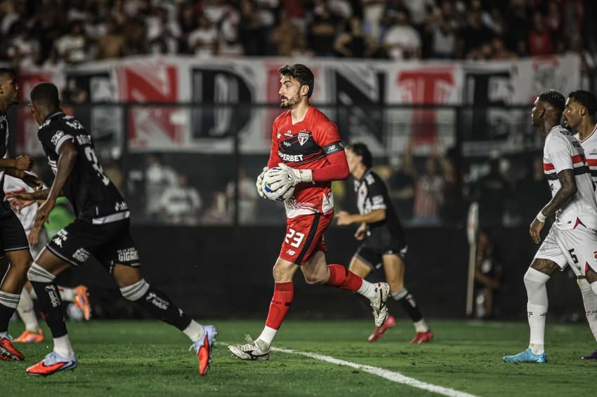 Rafael com a camisa do São Paulo