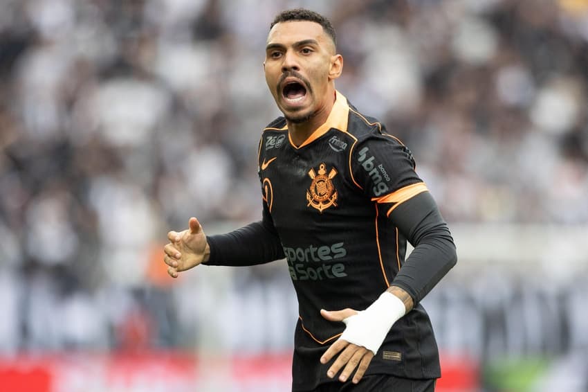 Matheuzinho completou 100 jogos pelo Corinthians (Foto: Joisel Amaral/Agif/Gazeta Press)