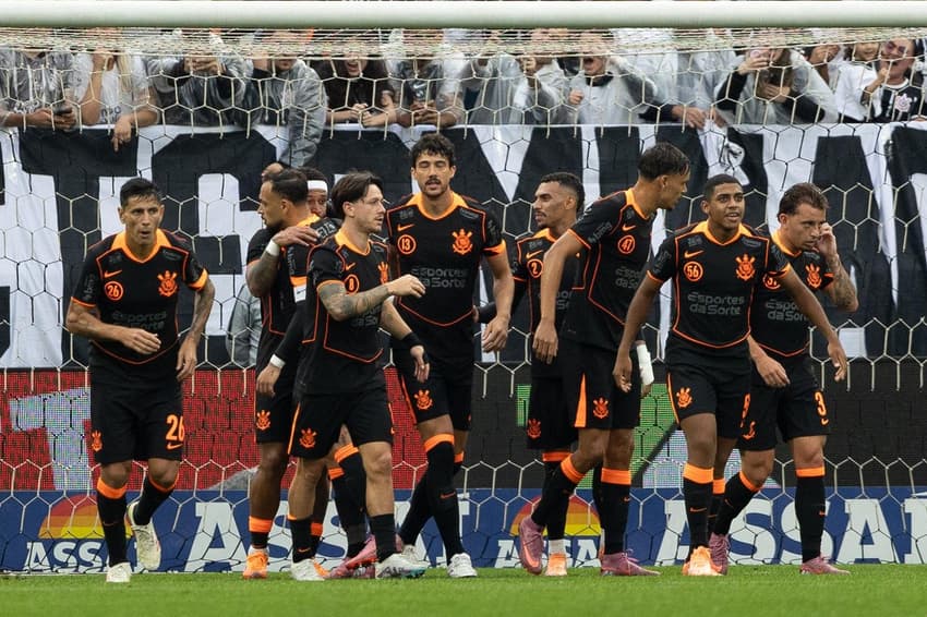 Corinthians tem quase todo elenco à disposição de Dorival Jr (Foto: Joisel Amaral/ Agif/Gazeta Press)