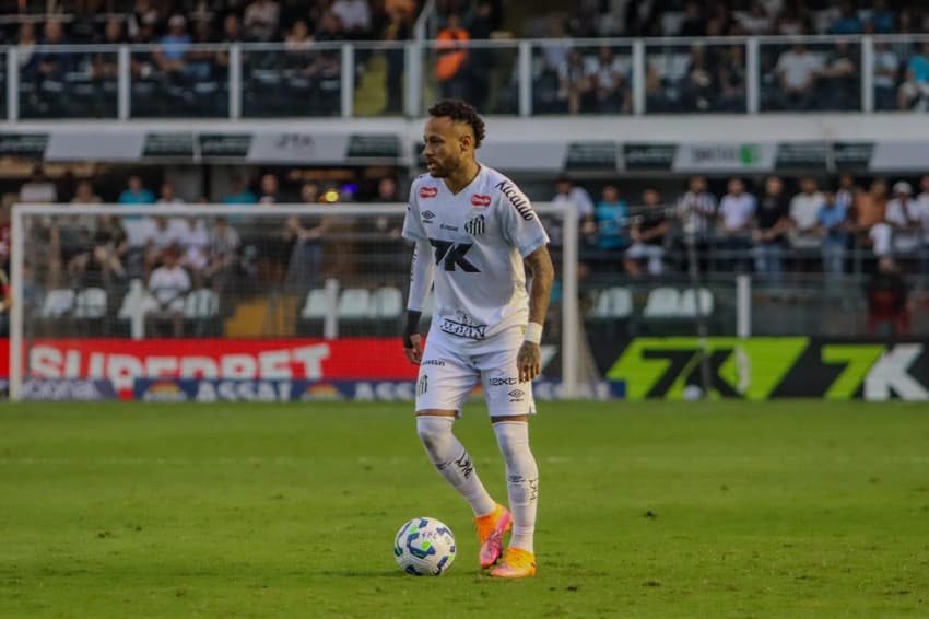 Neymar entrou no segundo tempo do duelo entre o Santos e o Fortaleza. (Foto: Raphael Campos / Mochila Press/ Gazeta Press)