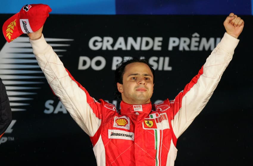 F1 - ESPORTES - GRANDE PREMIO DO BRASIL - Felipe Massa comemora vitória do GP Brasil - Autódromo Jose Carlos Pace - Interlagos - SP - Brasil - 02/11/2008 - Foto: Marcelo Ferrelli/Gazeta Press