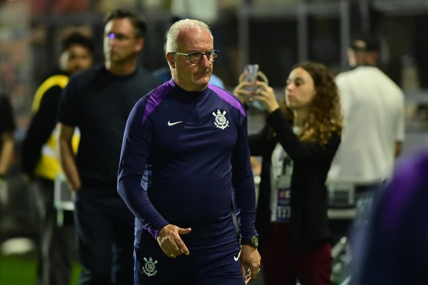 Dorival Jr. comandando o Corinthians.