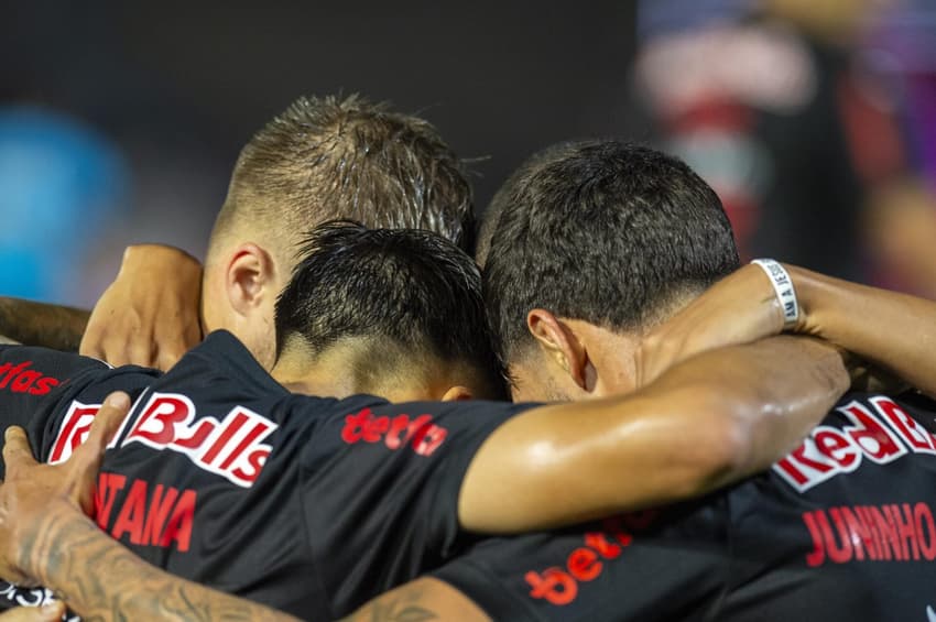 Jogadores do Bragantino comemoram gol contra o Corinthians (Foto: Anderson Romao/AGIF)<br><br>
