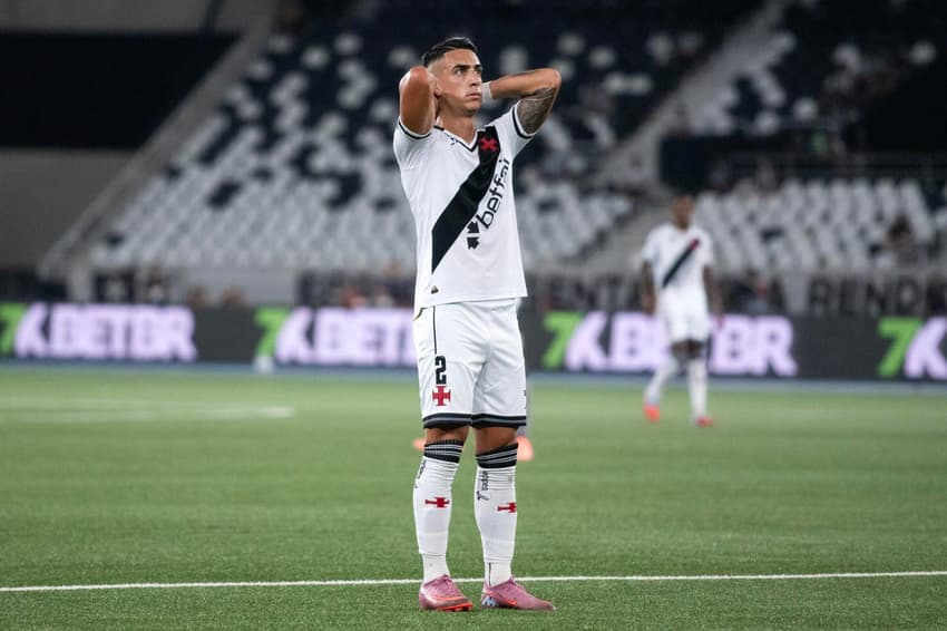 Puma Rodríguez se lamenta oportunidade perdida na partida entre Vasco e Botafogo (Foto: Delmiro Junior/Photo Premium/Gazeta Press)