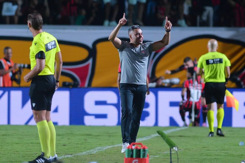 Jair Ventura comemora vitória contra o Internacional (Foto: Walmir Cirne/Gazeta Press)