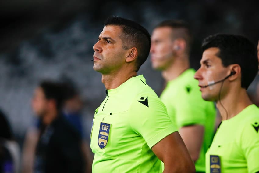 Bruno Arleu de Araújo apitou Botafogo 3 x 0 Vasco (Foto: João Salles/GazetaPress)
