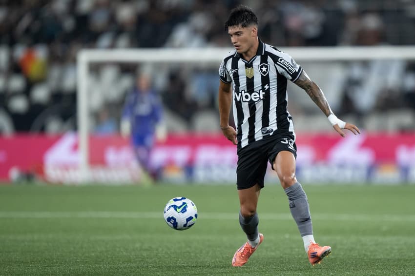 Correa tem se destacado pelo Botafogo (Foto: Jorge Rodrigues/AGIF/GazetaPress)