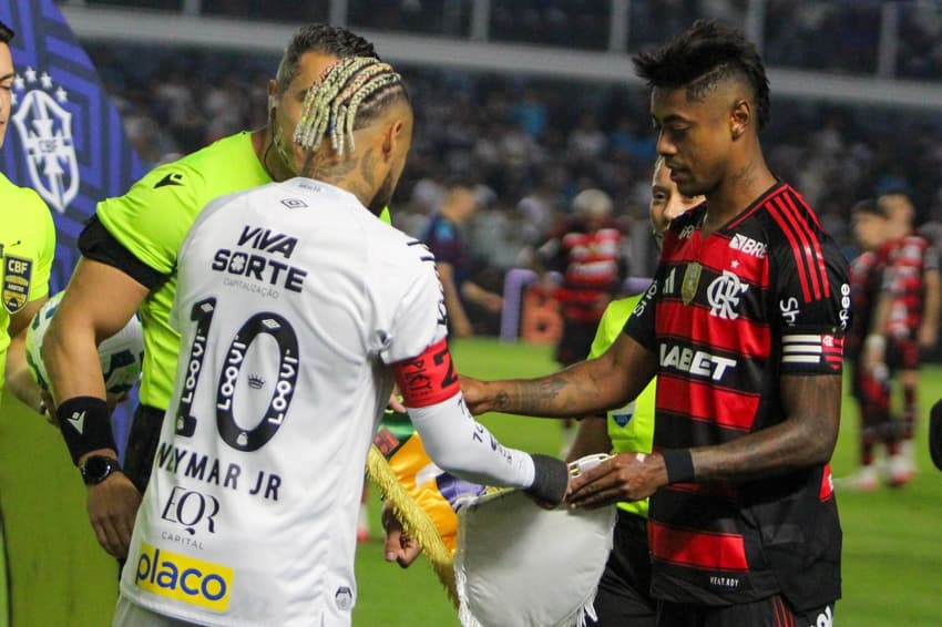 Neymar e Bruno Henrique em Santos x Flamengo (Raphael Campos Do Prado/MOCHILA PRESS)