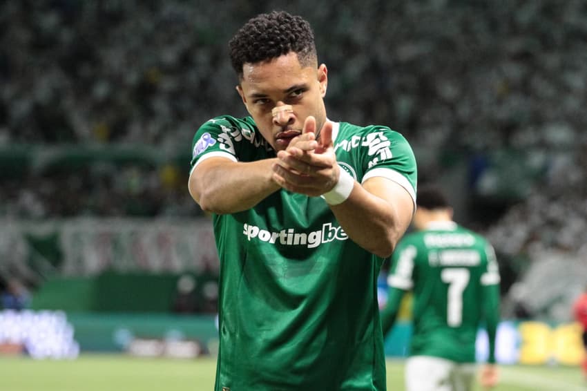 Vitor Roque marcou os dois gols do Palmeiras na vitória sobre o Santos na última quinta-feira (6). (Foto: Peter Leone/ O Fotografico/ Gazeta Press)