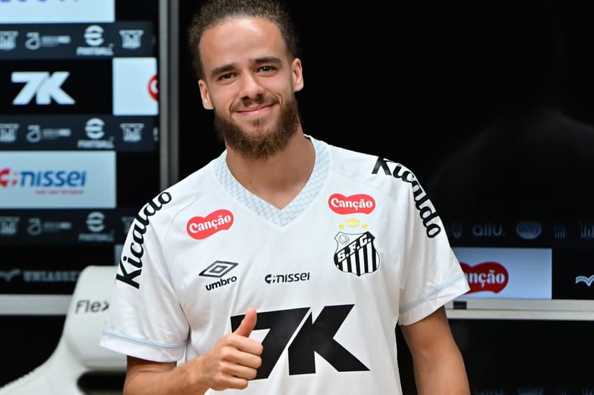 Billal Brahimi estava livre no mercado depois de passagem pelo Nice, da França. (Foto: Jota Erre/Agif/Gazeta Press)