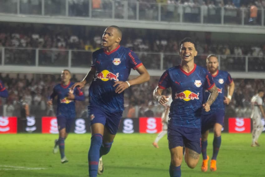 Jhon Jhon comemora gol contra o São Paulo na Vila Belmiro