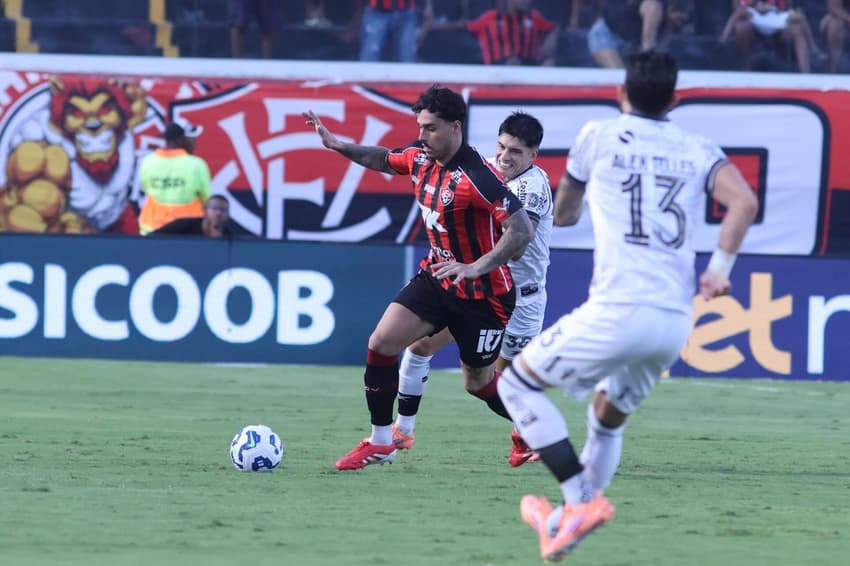 Halter em ação contra o Botafogo (Foto: Maurí­cia Da Matta/W9 PRESS/GAZETAPRESS)