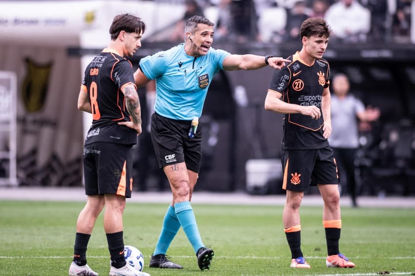 Garro árbitro Corinthians x Ceará Brasileirão