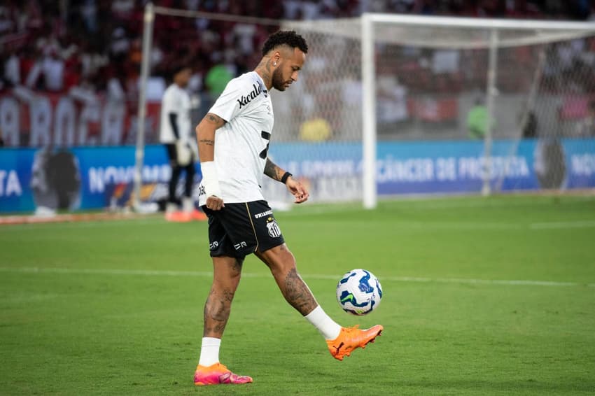 Neymar está pendurado pelo Santos no Campeonato Brasileiro. (Foto: Delmiro Junior/Photo Premium/Gazeta Press)