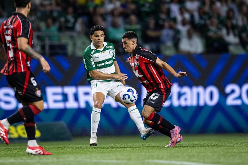 Baralhas em ação contra o Palmeiras (Foto: JHONY INACIO/AGENCIA ENQUADRAR)