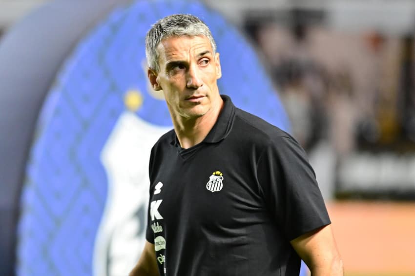 Vojvoda tem apenas três vitórias no comando do Santos. (Foto: : Jota Erre/ Agif/Gazeta Press)