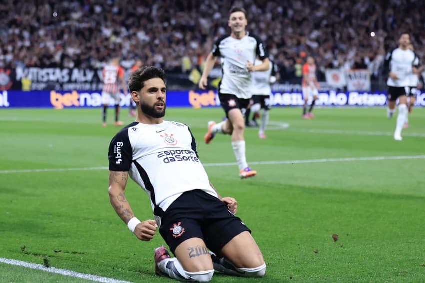 Yuri Alberto comemora gol no clássico Corinthians x São Paulo (Foto: Marcello Zambrana/AGIF/Gazeta Press)