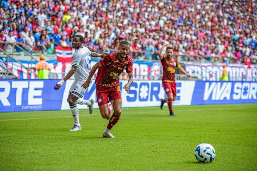 Ademir em ataque do Bahia contra o Vasco (Foto: Everton Ribeiro em ação contra o Vasco na Arena Fonte Nova (Foto: William Malta França/Photo Premium/Gazeta Press)