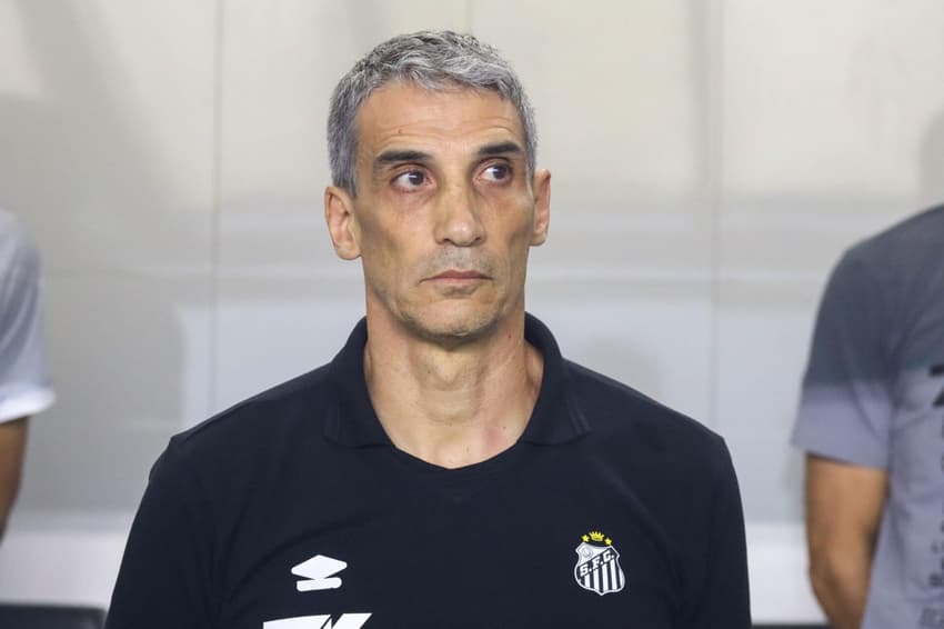 Vojvoda acumula 14 partidas no comando do Santos e apenas 3 vitórias. (Foto: Theo Daolio/Mochila Press)