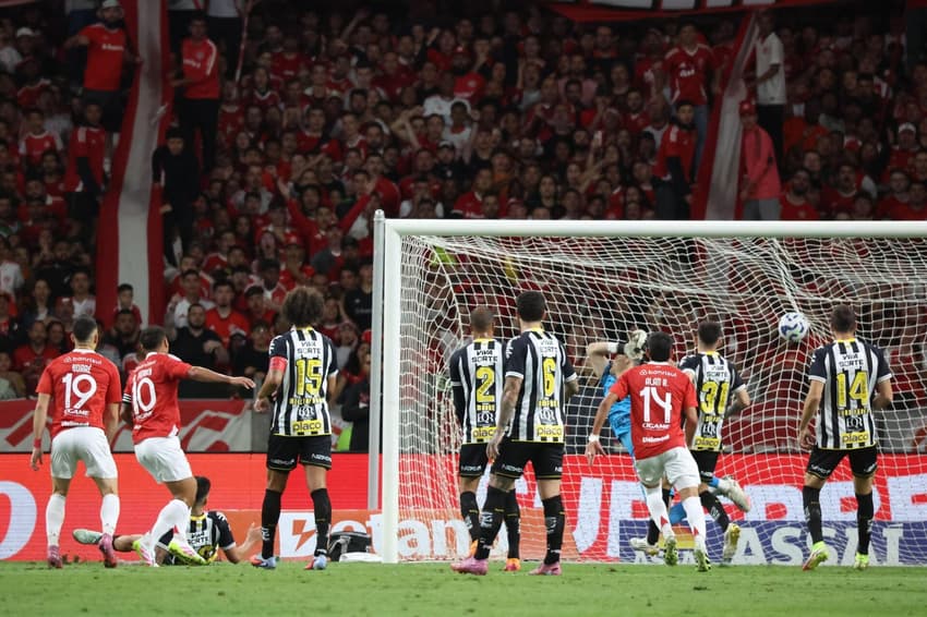 Gol de Alan Patrick, do Internacional